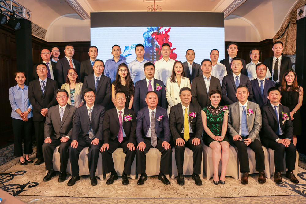 1.签约成功合影留念.jpg 1.签约成功合影留念.jpg