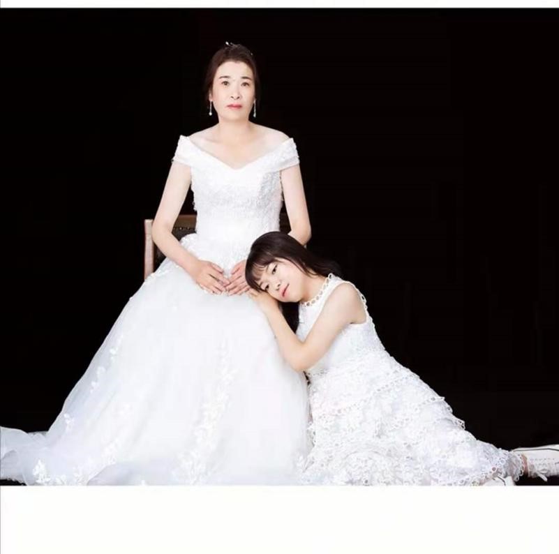 吕蓉.jpg 吕蓉.jpg